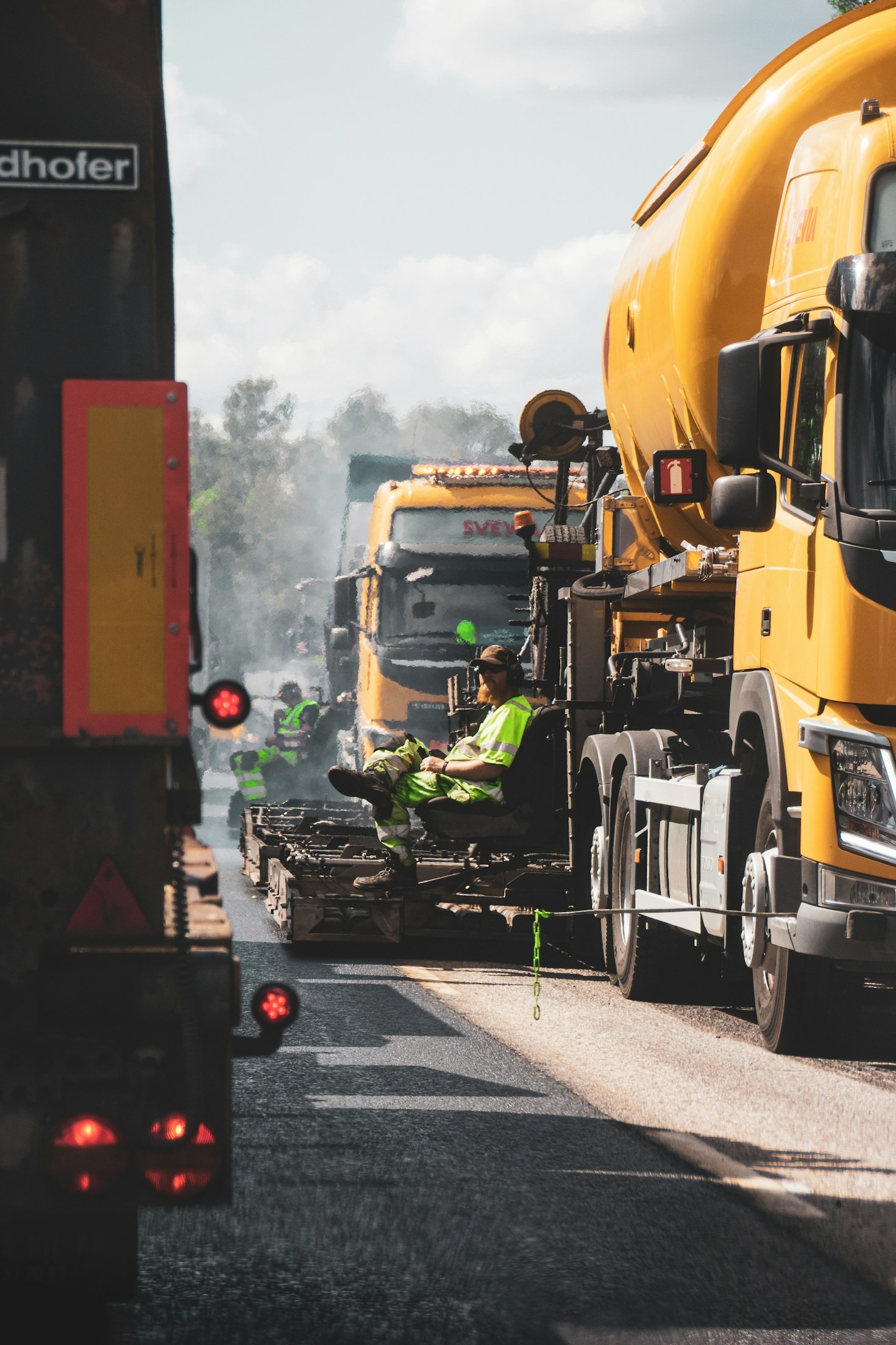 Wynajem transporterów samochodowych: Korzyści i możliwości